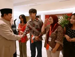Prabowo Disambut Mahasiswa Indonesia Setibanya di New Delhi