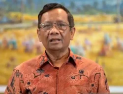 Mahfud MD Desak Sembilan Komisioner KPU Diadili soal Polemik Syarat Pendidikan Gibran