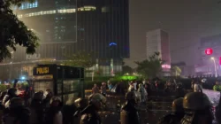 Hujan Deras Guyur Sudirman, Massa Demo BEM UI Akhirnya Bubar