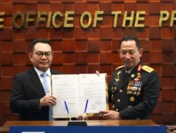 Hari Pertama Jadi KSP, Listyo Sigit Masih Kenakan Seragam Polri